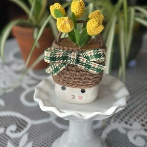 Marshmallow mug hat, tulip basket (mug not included)
